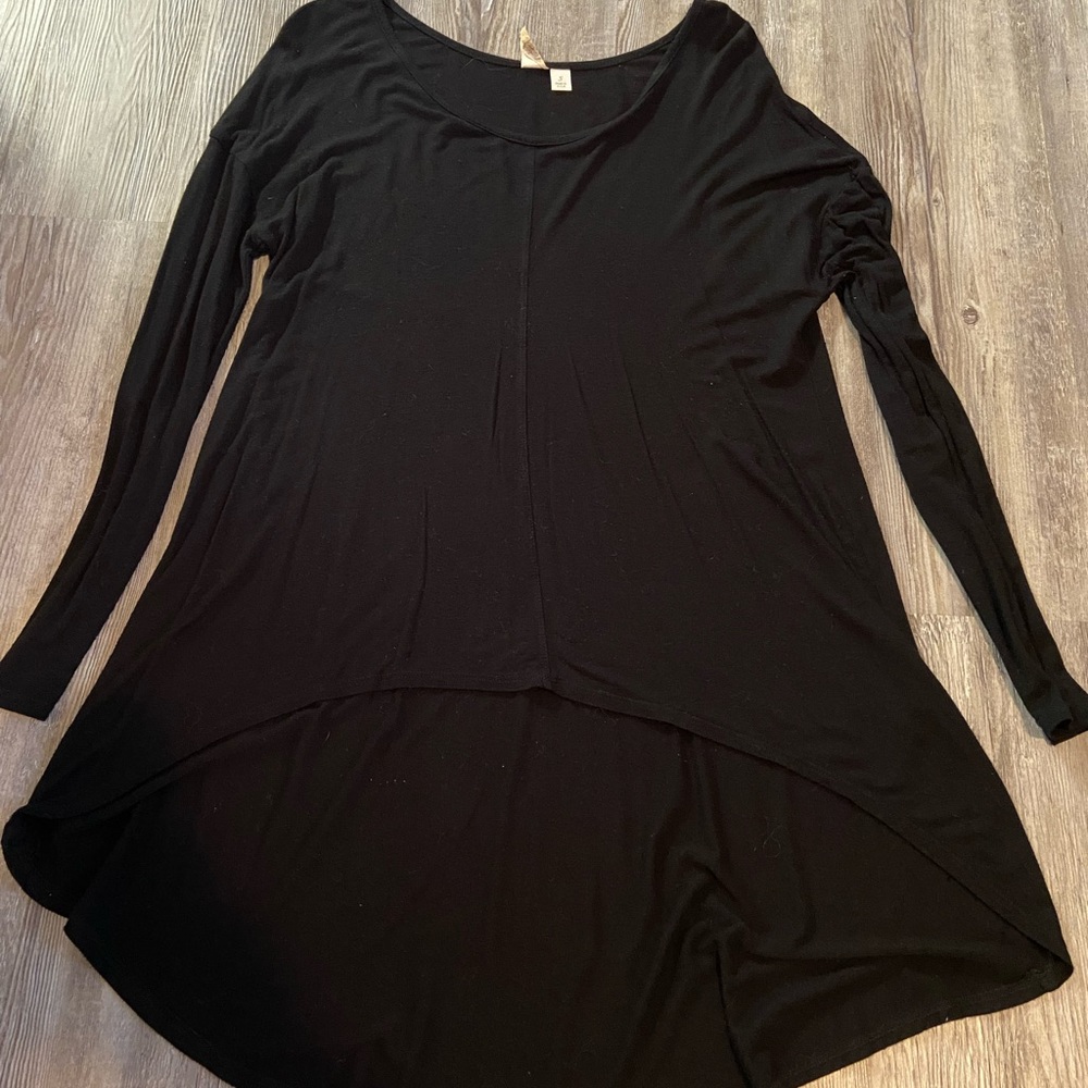 Basic Black Long Sleeve Flowy Tee